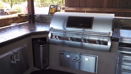 picture of granite stone countertop and barbecue installed on an outdoor patio in Granite Bay, California